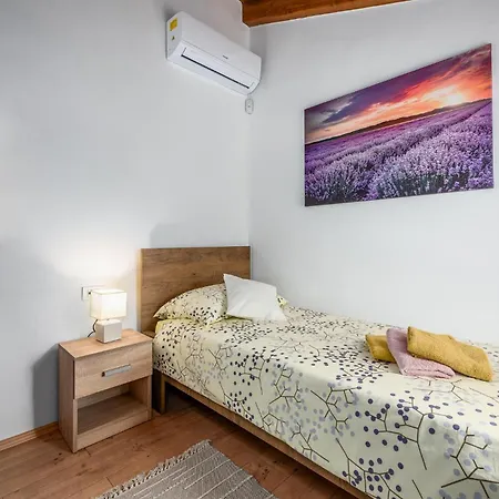 Cozy In Brscici With Wifi Bičići