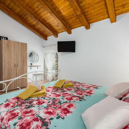 Cozy In Brscici With Wifi Bicici
