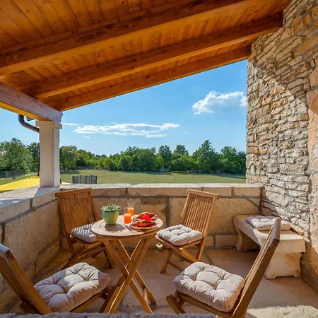 Cozy In Brscici With Wifi Bicici