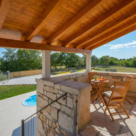 Cozy In Brscici With Wifi Holiday home